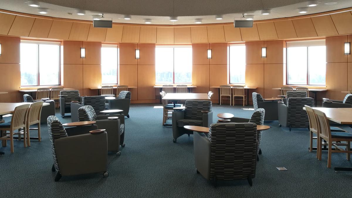 chairs and tables for studying in the rotunda